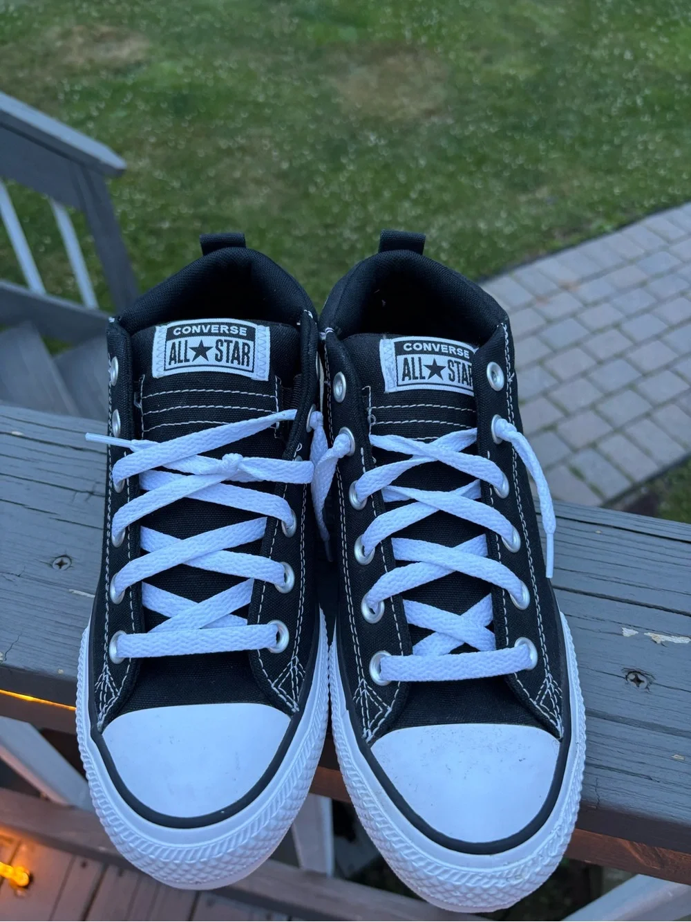 Converse Kids' Chuck Taylor All Star Low Top Sneakers - Black/White size 5 NEW